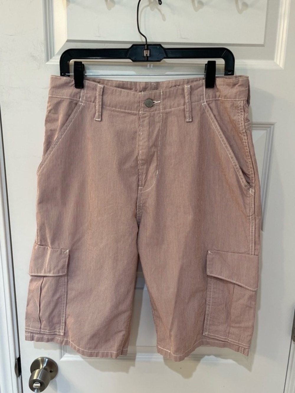 Levi’s Men’s Size 32 Seersucker Striped‎ Cargo Shorts Pink Beige Utility Pockets